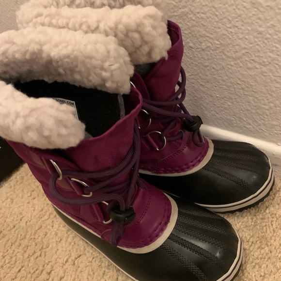 Kids-SOREL Snow boots in GREAT condition. WITH BOX - Picture 3 of 11